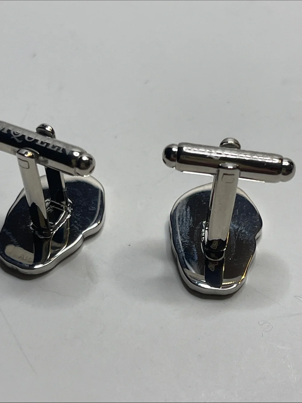 Alexander McQueen Skull Enamel Cufflinks - White and Black